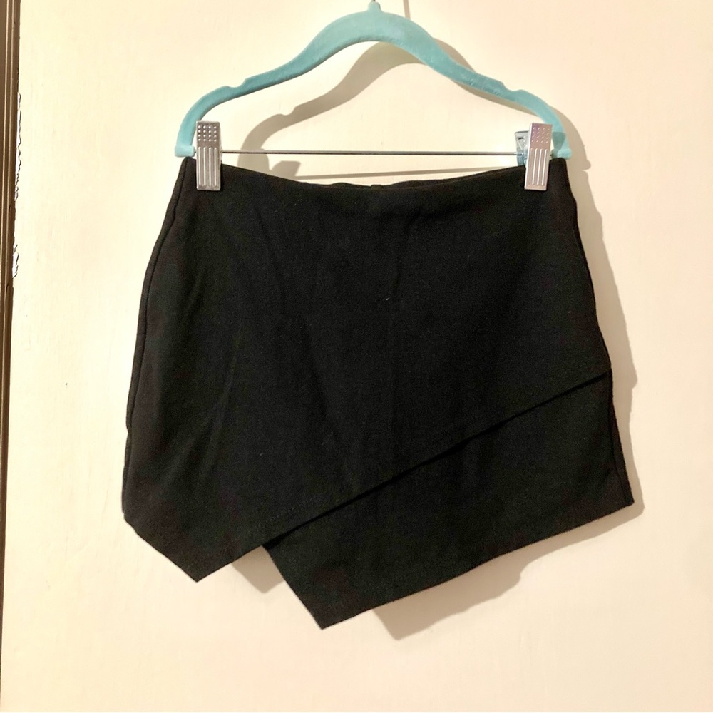 Fashion Nova Asymmetrical Jet Black Mini Skirt/Skort Women’s small